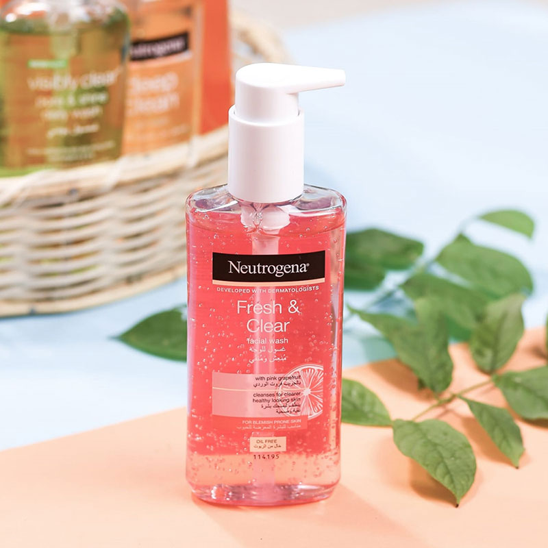 Neutrogena Fresh & Clear Pink Grapefruit Facial Wash – 200ml